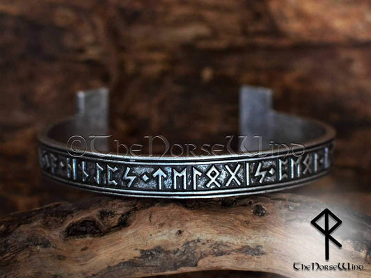 Viking Runes Bracelet "Gibu Auja" - TheNorseWind