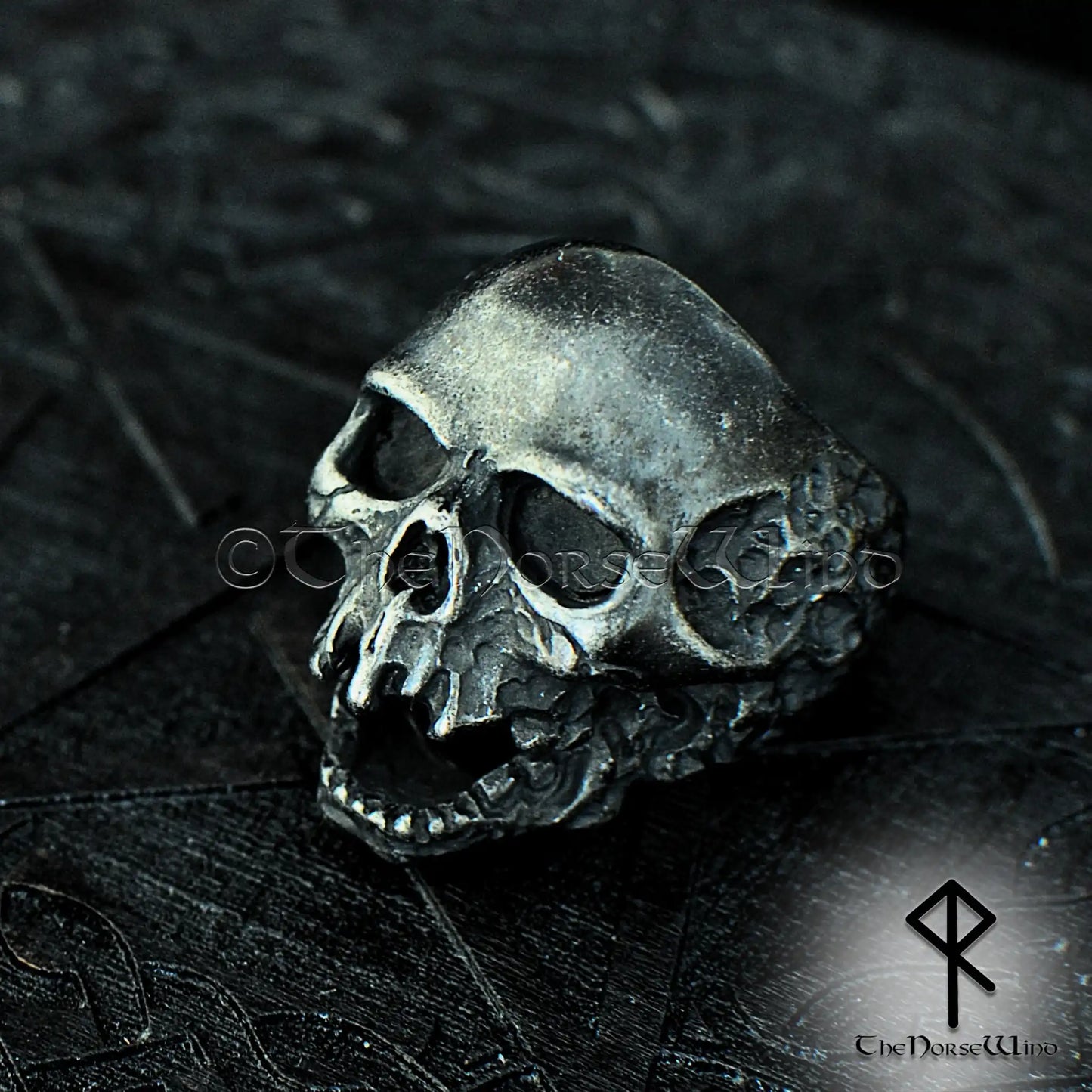 Gothic Totenkopf Ring – Gunmetal Edelstahl | Massiver Horror Totenkopf Biker Ring
