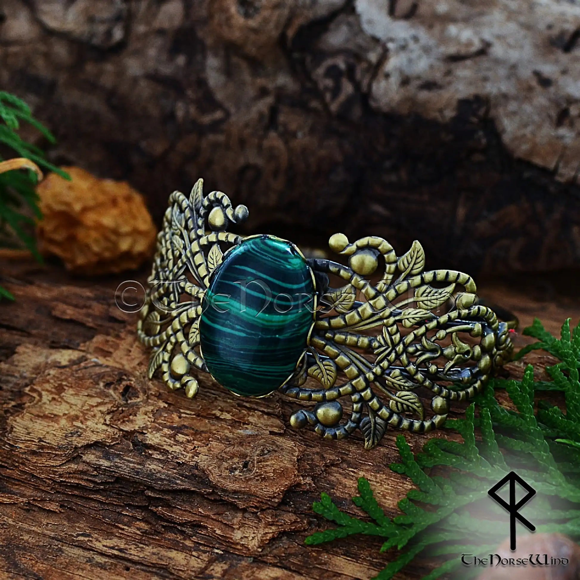 Celtic filigree bronze bracelet with green malachite stone