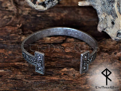 Viking Runes Bracelet "Gibu Auja" - TheNorseWind